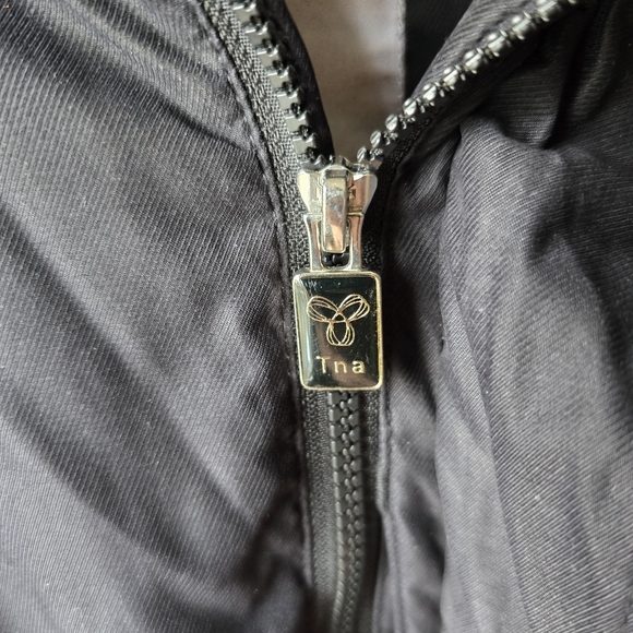 Aritzia TNA Avoriaz Parka Goose Down
Water Wind Proof Winter Jacket
Womens XL - Picture 7 of 16